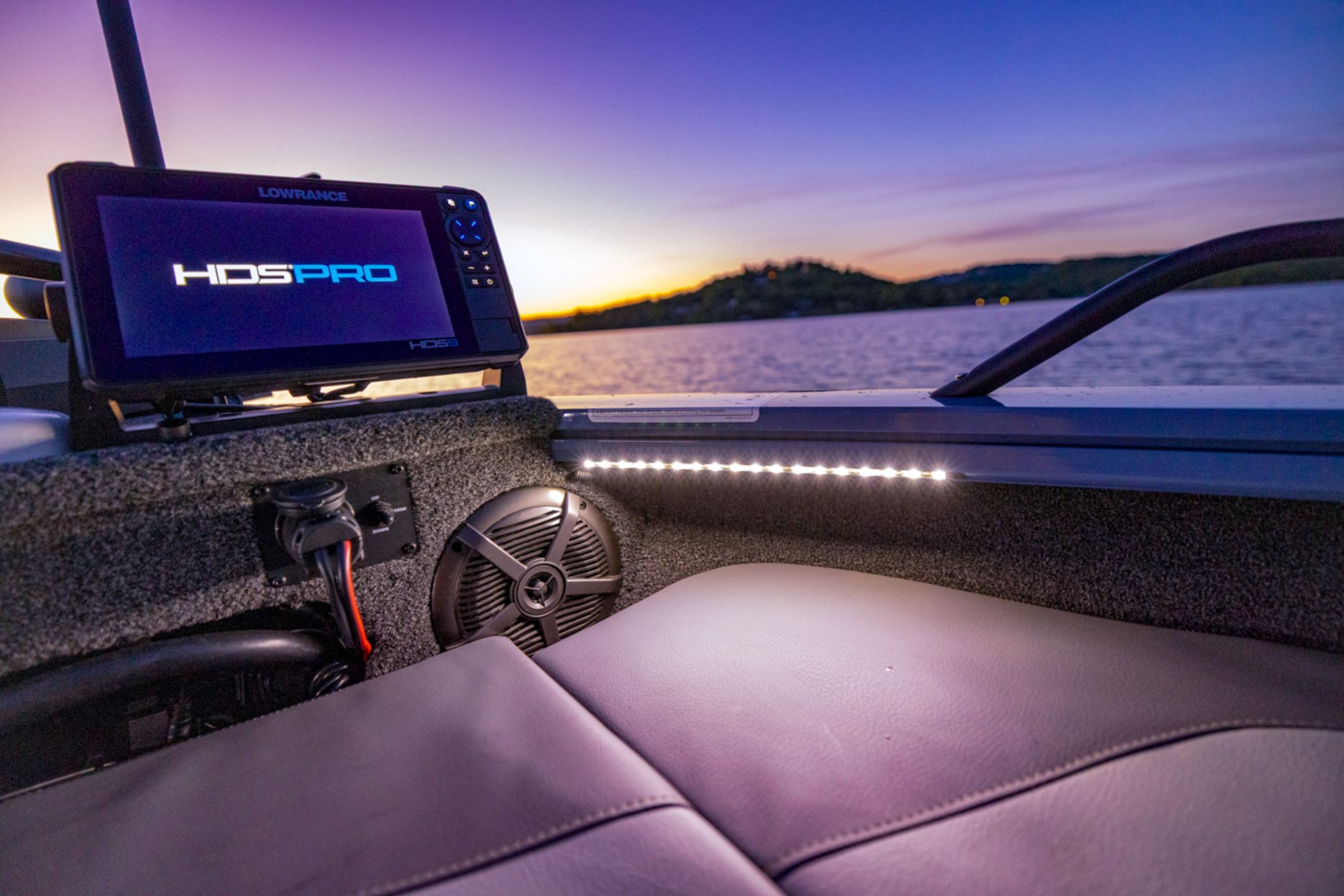 Fishing Land Rover How to Choose a Fishfinder | Lowe Boats